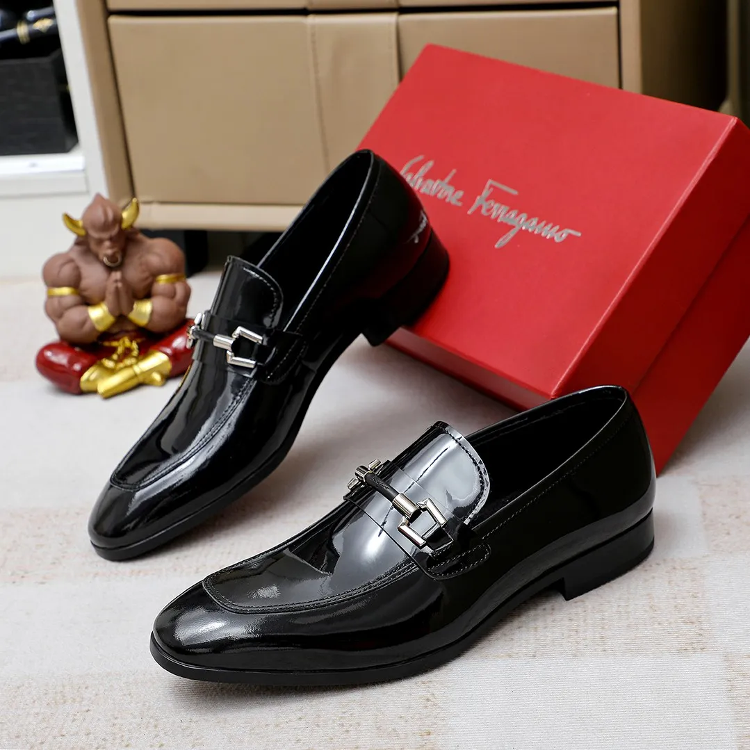 Men's shoes 💰460 🔥Ferragamo's new men's casual slip-on shoes🇨🇳Official website original 1:1 mold, original quality💯Fine workmanship, high-end luxury☘The upper is made of imported Italian first-layer cowhide🌴Luxurious water dyeing🐂Leather lining🍓Rubber wear-resistant and non-slip outsole, breathable and comfortable to wear🍍The first choice for high-grade men, 5 colors available! Code number 38-44 (45.46. Customized)